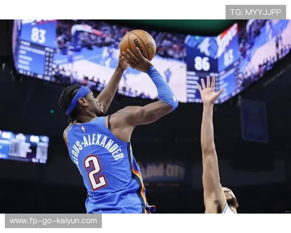亚历山大突破分球助攻，雷霆团队配合成熟