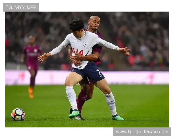 哈姆训练中点名连夸两位年轻后场